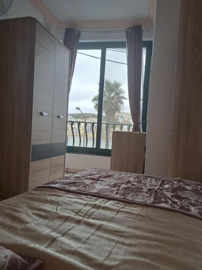 Seafront Apartment In St. Paul'S Bay Exterior photo