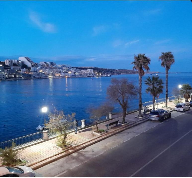 Seafront Apartment In St. Paul'S Bay Exterior photo